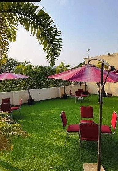 Parasol seating