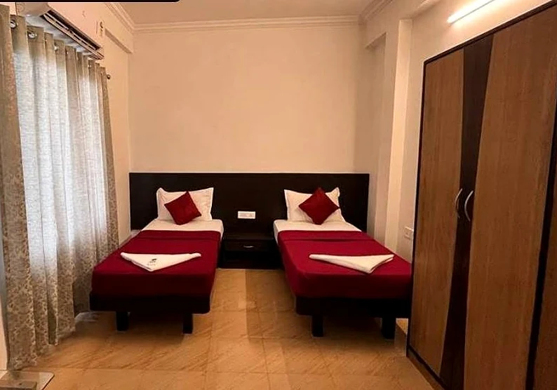 Twin Bed room with two single beds